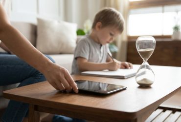 Çocuklar için ekran kuralları: Aile içinde net sınırlar koyma 3 Çocuklar için ekran kuralları: Aile içinde net sınırlar koyma